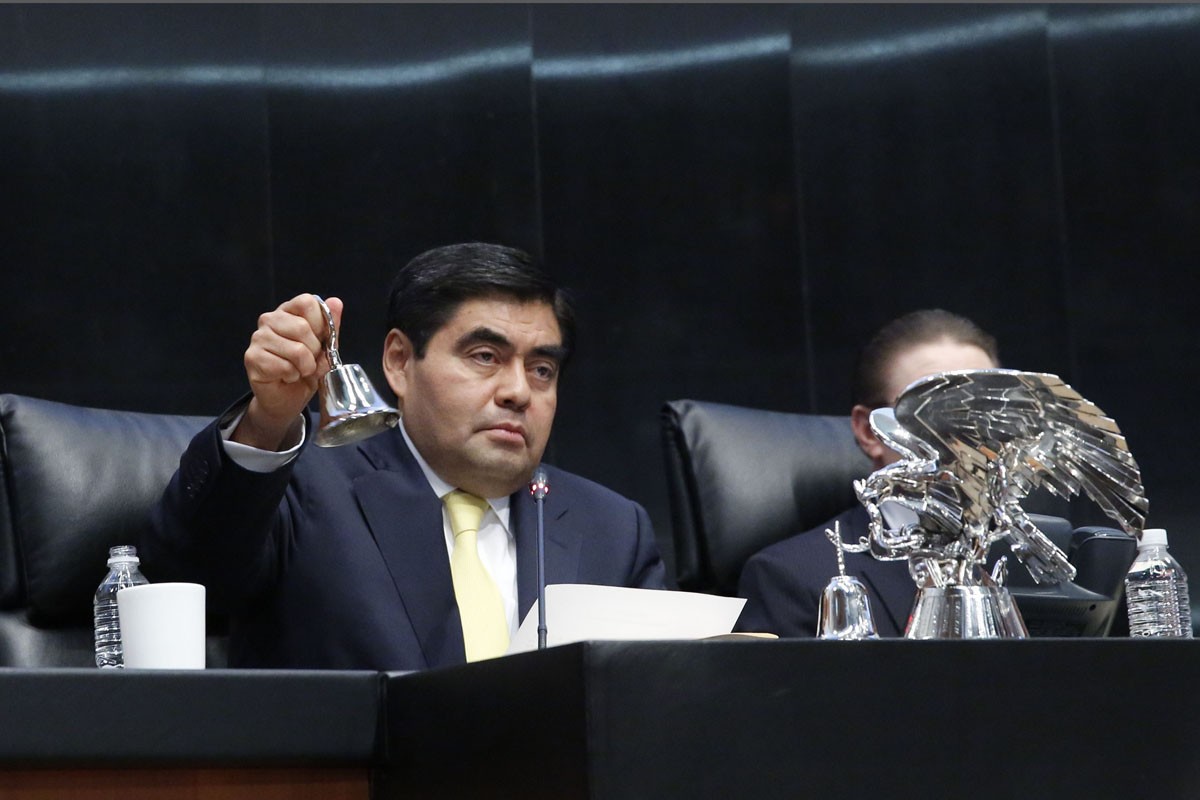 Ver Boletín, Toma Protesta Miguel Barbosa como Presidente de la Mesa Directiva